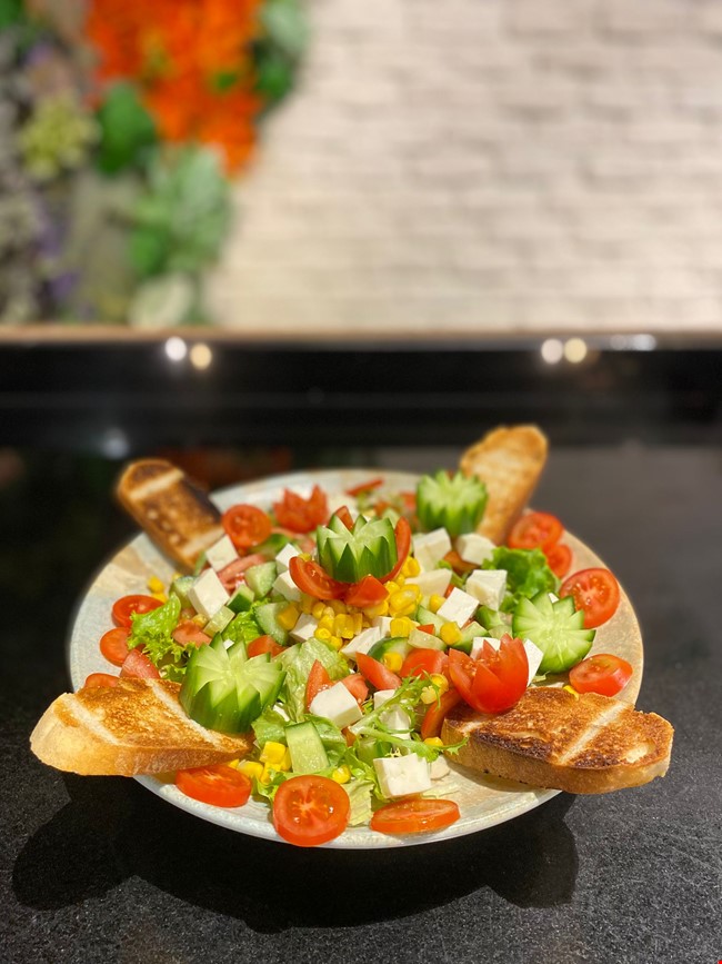 Akdeniz Salatası